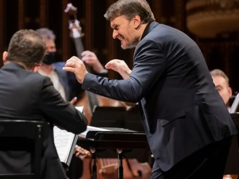 Interjú Mathieu Herzog, karmester-brácsaművésszel és Tfirst Péterrel, zenekarunk koncertmesterével