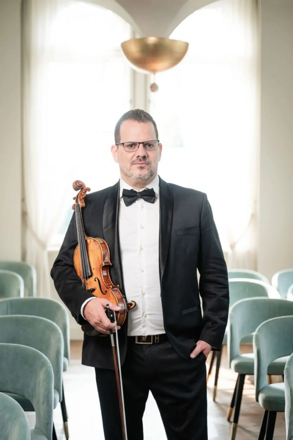 Hutás Gergely - hegedű / szólamvezető Hutás Gergely - hegedű / szólamvezető